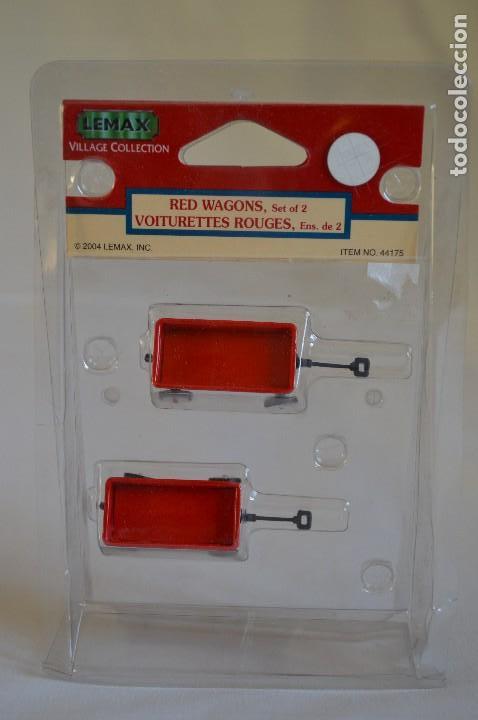 Rubber and PVC Figures: Miniaturas de carretillas rojas, en resina. 2004. Lemax. romanjuguetesymas.
