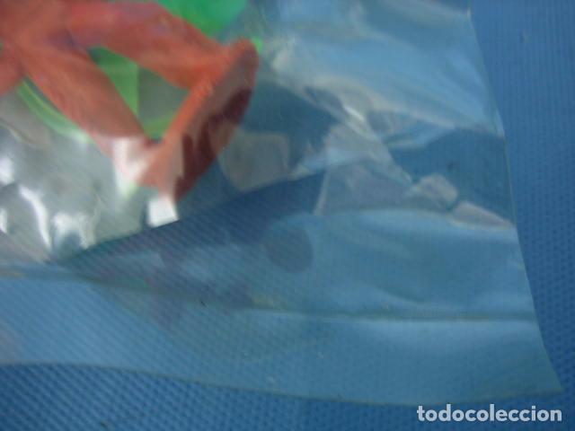 Figuras de goma y PVC: Blister de indios y Cowboys de Gomarsa. - Foto 2