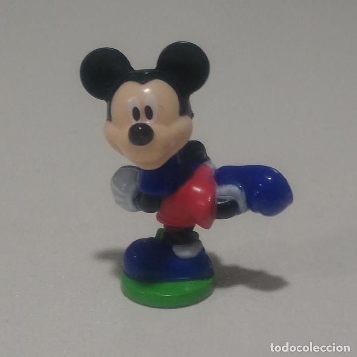 Figuras de Borracha e PVC: miky mikey KINDER FERRERO MU&Ntilde;ECO FIGURA deporte futbol MINIATURA MICKEY futbolista