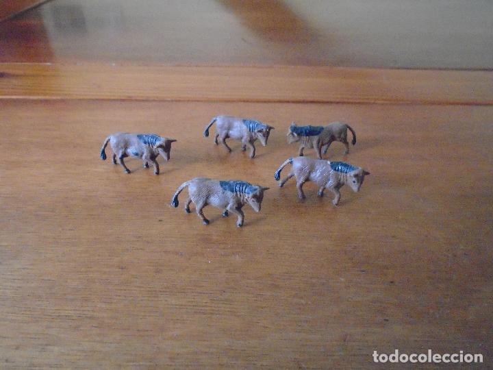 Figuras de goma y PVC: PEQUE&Ntilde;A MANADA DE TOROS - Foto 1