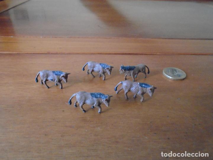 Figuras de goma y PVC: PEQUE&Ntilde;A MANADA DE TOROS - Foto 2
