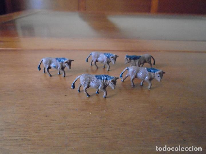 Figuras de goma y PVC: PEQUE&Ntilde;A MANADA DE TOROS - Foto 4