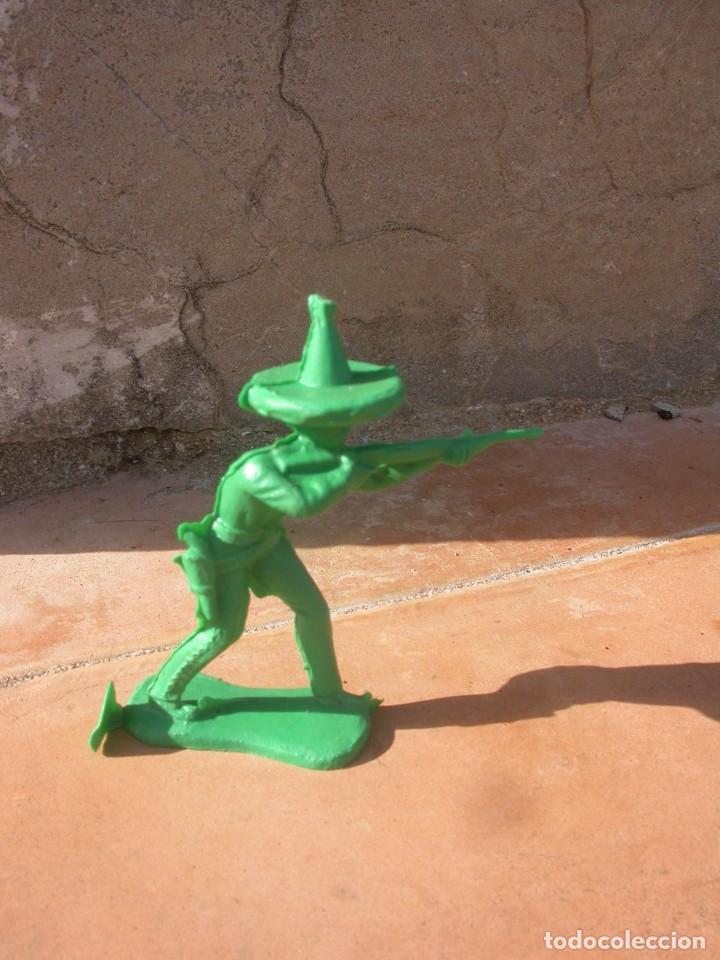 Figurines en Caoutchouc et PVC: FIGURA MARXS