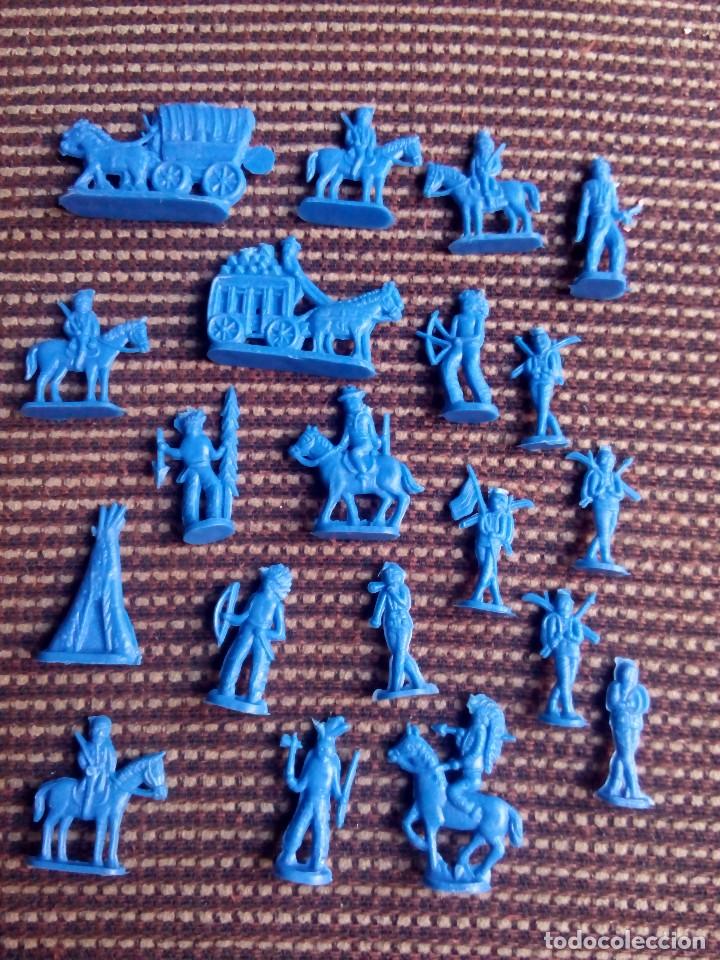 Figuras de goma y PVC: Montaplex lote indios y vaqueros - Foto 1