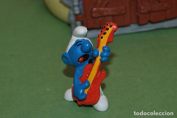 Figuras de Goma y PVC: PITUFO GUITARRISTA - GUITARRA - PEYO - FIGURA DE PVC