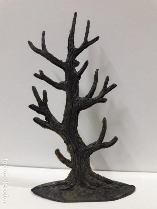 Figuras de goma y PVC: ARBOL . PARA DECORADO - Foto 1