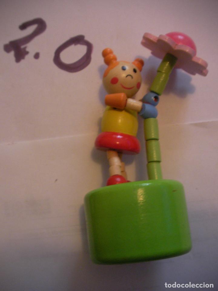 Figuras de goma y PVC: --- FIGURA DE MADERA --- - Foto 1