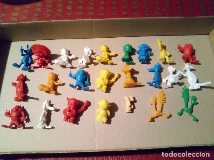 Figuras de goma y PVC: Lote 25 figuras warner bros dunkin - Foto 1