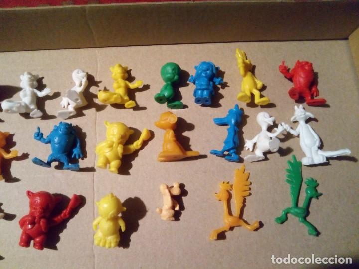 Figuras de goma y PVC: Lote 25 figuras warner bros dunkin - Foto 2