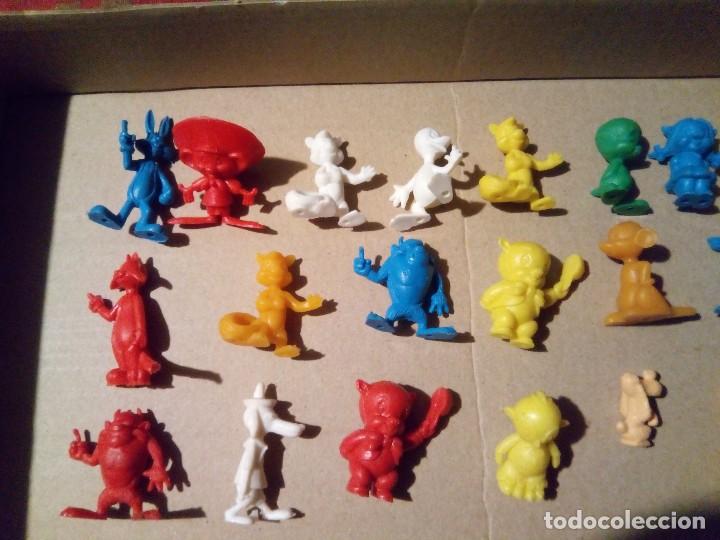 Figuras de goma y PVC: Lote 25 figuras warner bros dunkin - Foto 3