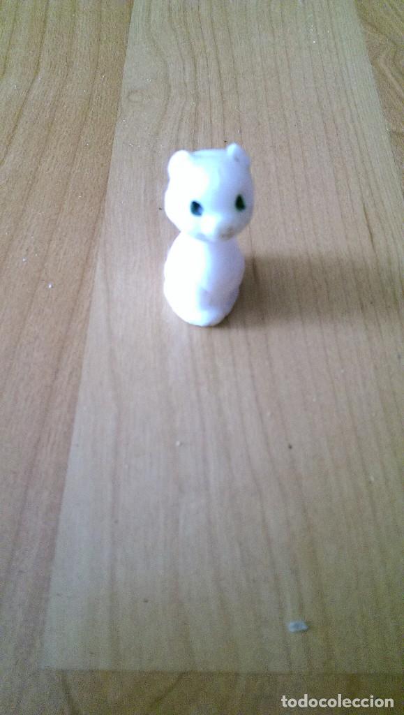 Rubber and PVC Figures: GATITO BLANCO
