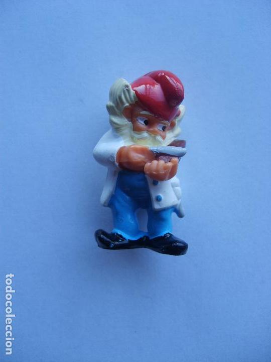 Figuras de Borracha e PVC: Figura gnomo enano medico ferrero kinder oficios 1992