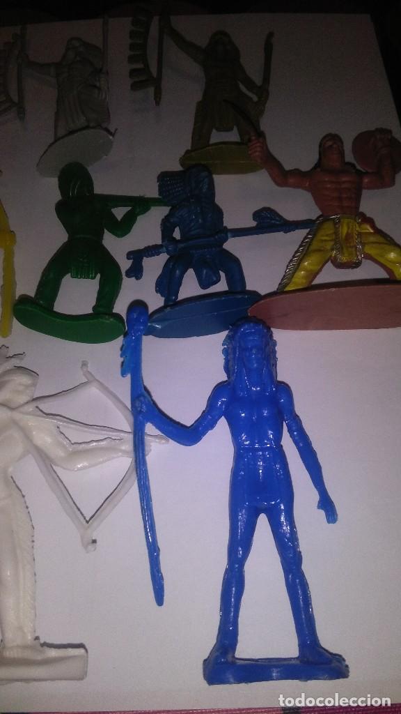 Figuras de goma y PVC: 17 figuras indios pl&aacute;stico antiguos - Foto 2