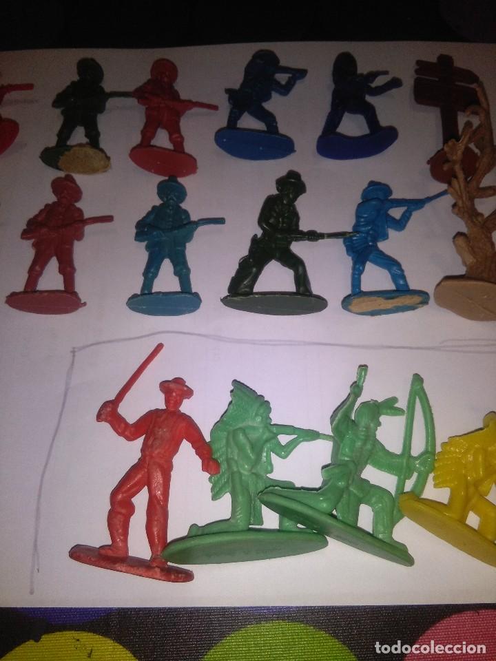 Figuras de goma y PVC: 21 figuras del oeste pl&aacute;stico - Foto 3