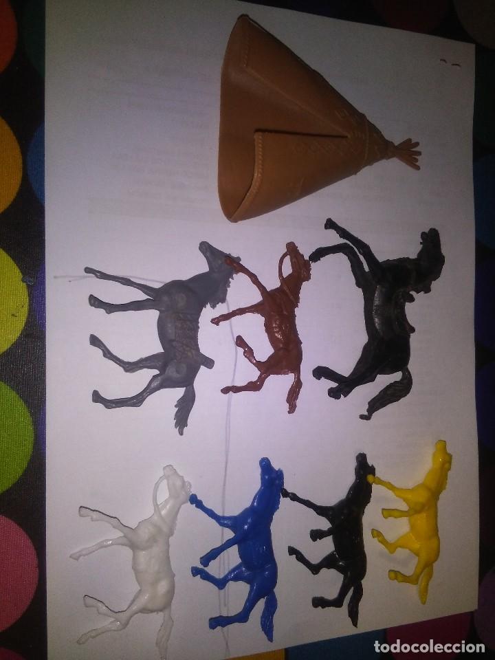 Figuras de goma y PVC: 8 figuras caballos de pl&aacute;stico - Foto 1