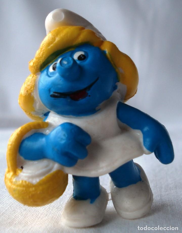 Figuras de Goma y PVC: PITUFOS: PITUFA CON CESTA GOMA-PVC. SIN MARCA. PINTADO A MANO &iexcl;NUEVO! A&Ntilde;OS 80
