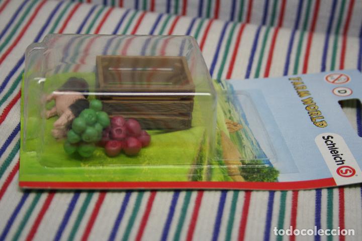 Figuras de goma y PVC: CERDITO CON MANZANAS DE SCHLEICH - Foto 3