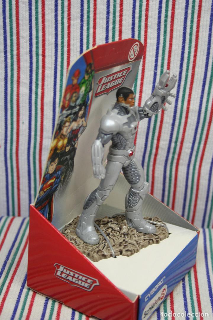 Figuras de goma y PVC: CYBORG DE SCHLEICH - Foto 4