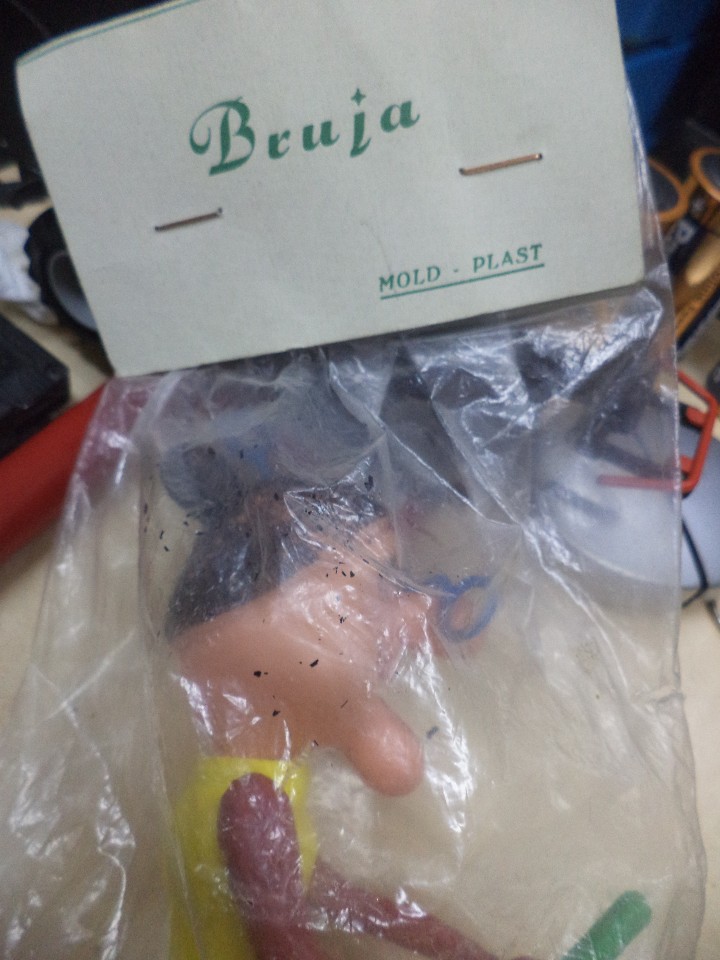 Figuras de goma y PVC: Bruja de Mold Plast a&ntilde;os 60. - Foto 2