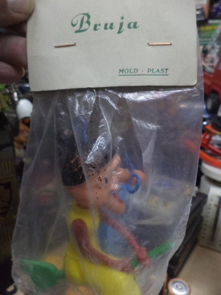 Figuras de goma y PVC: Bruja de Mold Plast a&ntilde;os 60. - Foto 4