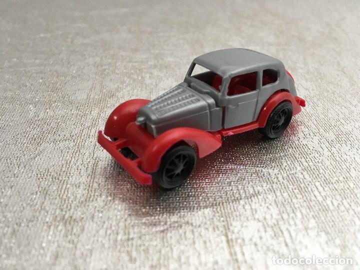 Figuras de Borracha e PVC: figura kinder coche