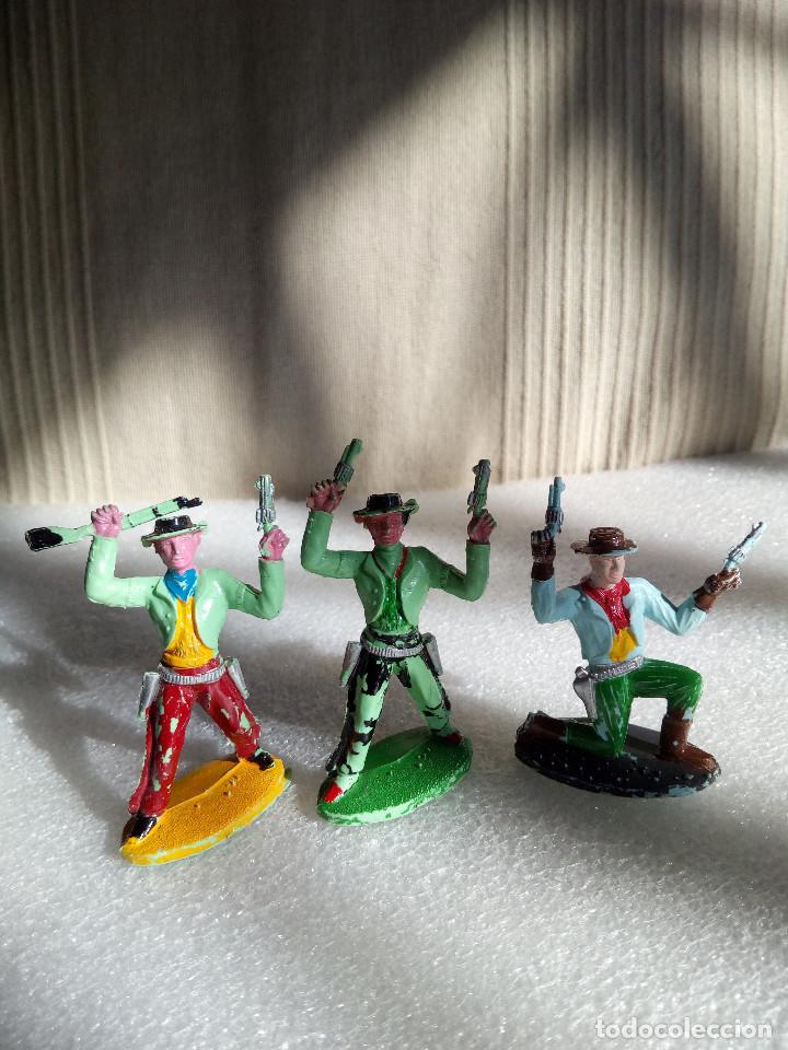 Figuras de goma y PVC: sotorres lote de 3 vaqueros - Foto 1