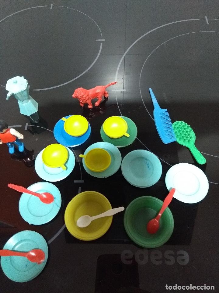 Figuras de goma y PVC: LOTE DE CACHARRITOS DE PL&Aacute;STICO - Foto 3