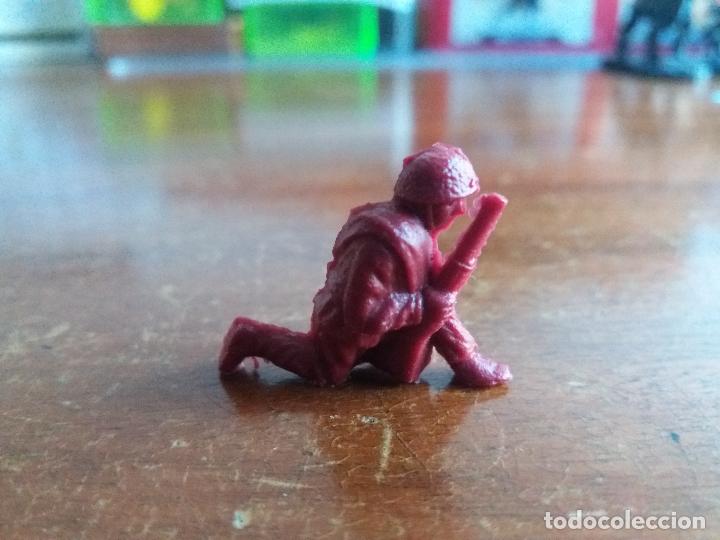 Figuras de goma y PVC: SOLDADO RUSO ROJO. - Foto 2