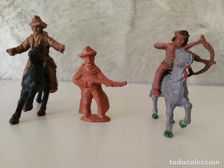 Figuras de goma y PVC: LOTE INDIOS Y VAQUEROS EN GOMA LAFREDO 45 MM - Foto 1