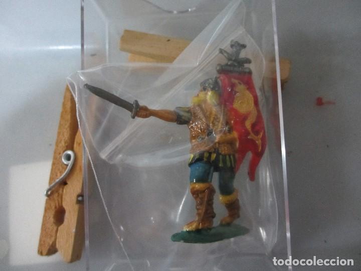 Gummi- und PVC-Figuren: figura de plastico viquingo pipero moya o similar