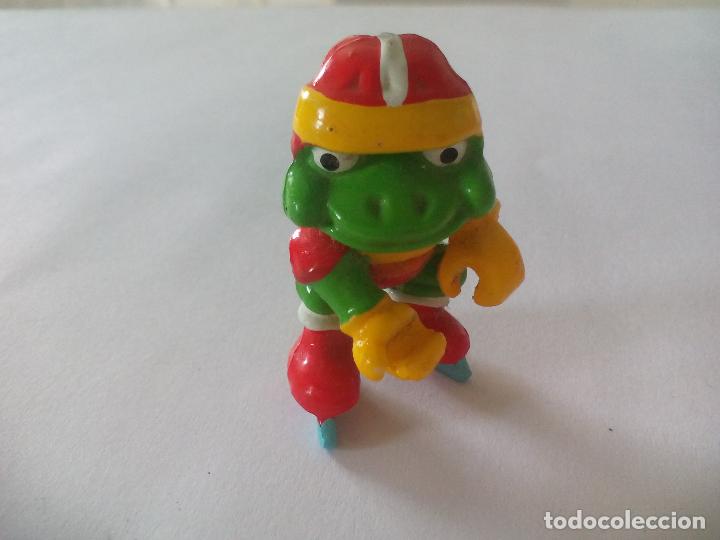 Figure di Gomma e PVC: FIGURA DE HUEVOS KINDER SORPRESA. MU&Ntilde;ECO MINIATURA FERRERO. RANA PATINES