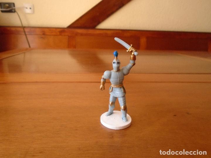 Figuras de goma y PVC: FIGURA DE UN CABALLERO MEDIEVAL - Foto 1