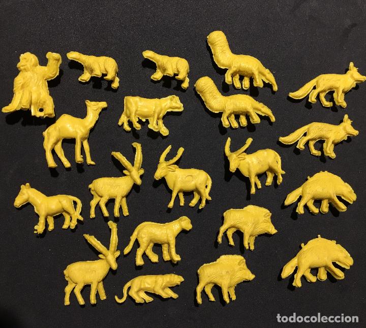 Figuras de goma y PVC: Lote 20 animales tipo dunkin - Foto 1