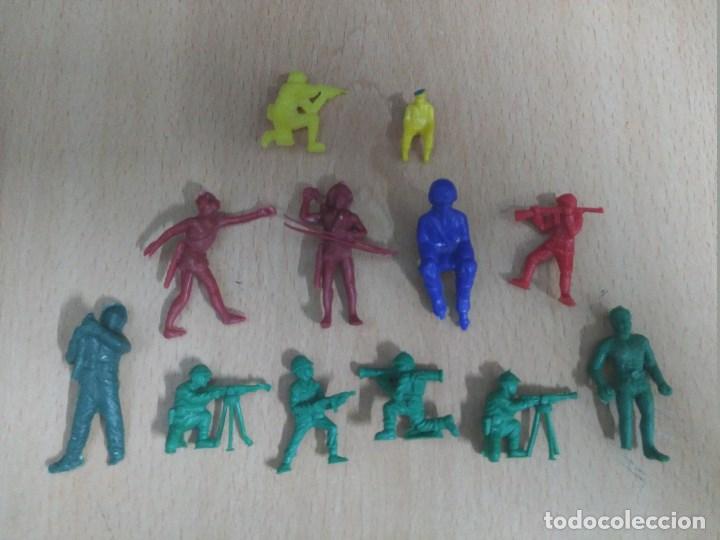 Figuras de Borracha e PVC: LOTE DE 12 FIGURAS SOLDADOS PLASTICO DUNKIN