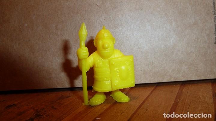 Figuras de goma y PVC: Figura Asterix y Obelix. Centuri&oacute;n. Dunkin - Foto 1