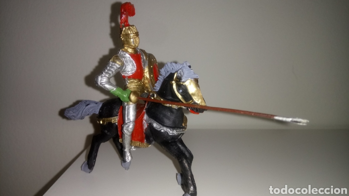 Figuras de goma y PVC: CABALLERO MEDIEVAL A CABALLO. - Foto 1