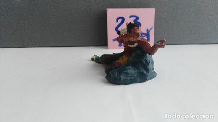 Figuras de goma y PVC: ANTIGUA FIGURA DE INDIO ELASTOLIN - Foto 2