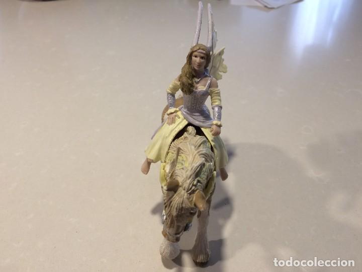 Figuras de goma y PVC: SCHLEICH - HADA A CABALLO - Foto 2