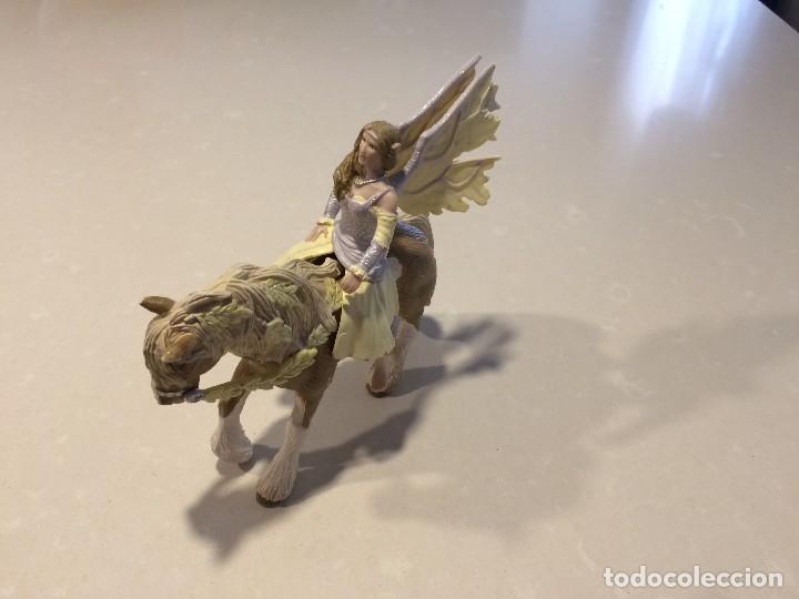 Figuras de goma y PVC: SCHLEICH - HADA A CABALLO - Foto 3