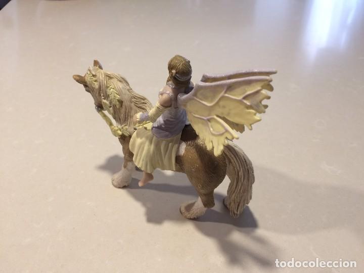Figuras de goma y PVC: SCHLEICH - HADA A CABALLO - Foto 4