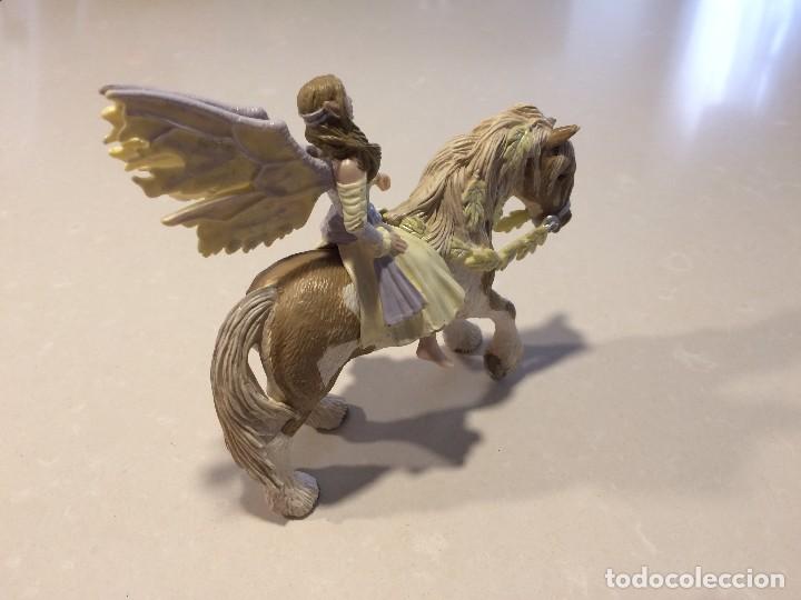 Figuras de goma y PVC: SCHLEICH - HADA A CABALLO - Foto 5