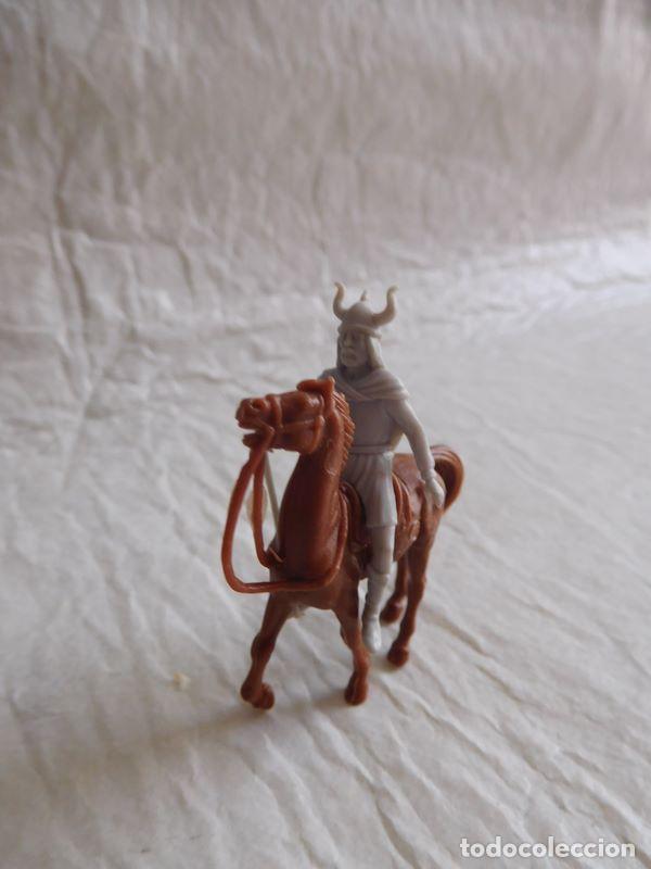 Figuras de Borracha e PVC: M69 Peque&ntilde;a figura de pl&aacute;stico de soldado Huno. Altura 5 cm.