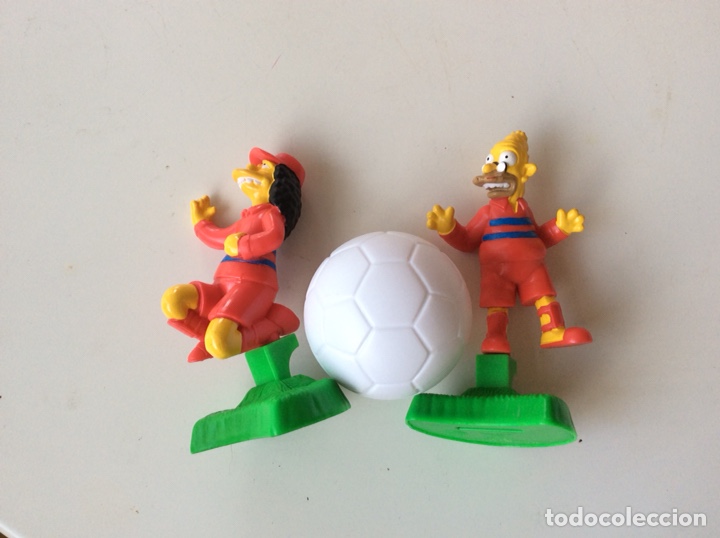 Figuras de goma y PVC: DOS MU&Ntilde;ECOS + BALON DE PVC LOS SIMPSON - Foto 1