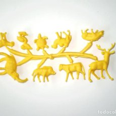 Figuras de Goma y PVC: MONTAPLEX - COLADA ANIMALES - COLOR AMARILLO. Lote 124312867