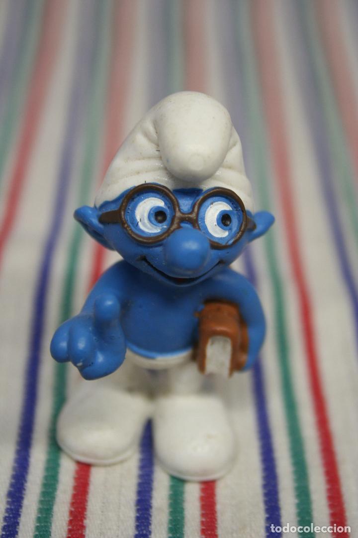 Figuras de goma y PVC: PITUFO FILOSOFO CON LIBRO DE SCHLEICH - Foto 1
