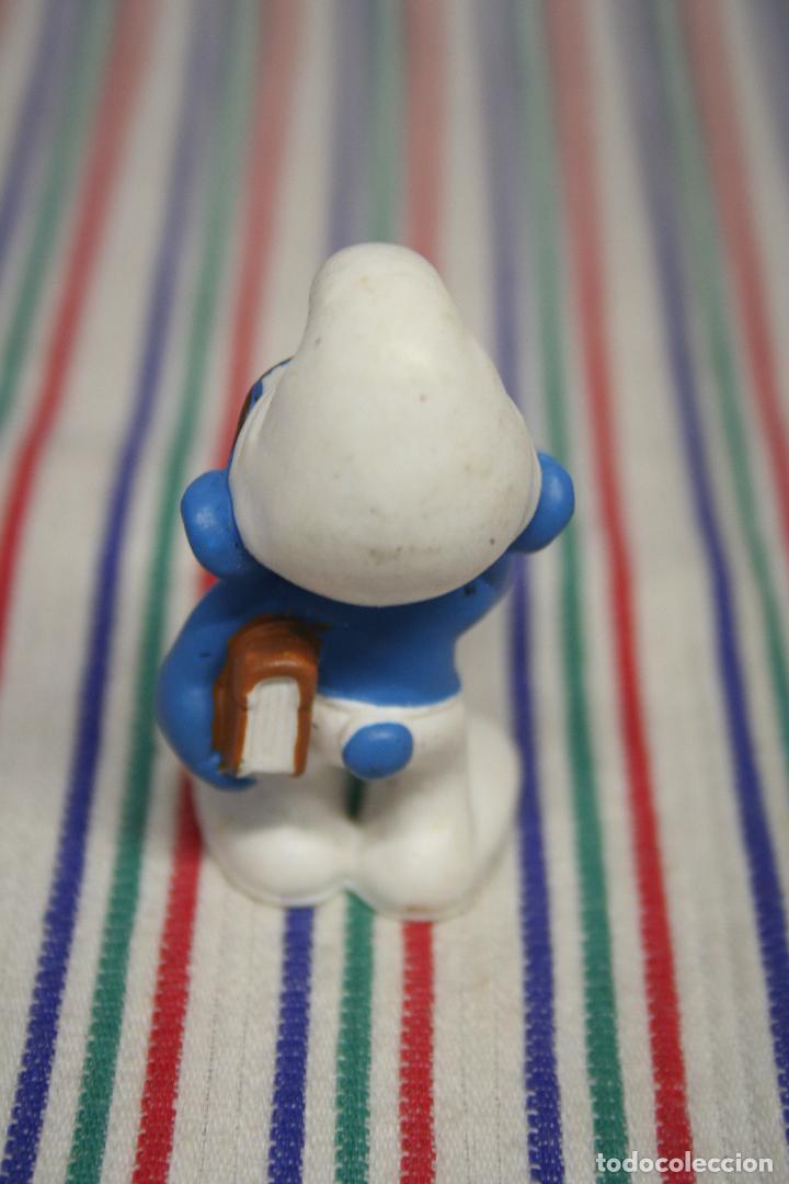 Figuras de goma y PVC: PITUFO FILOSOFO CON LIBRO DE SCHLEICH - Foto 3