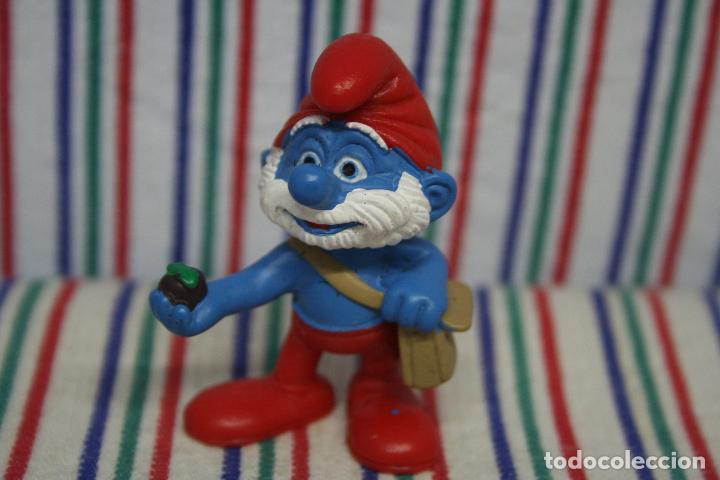 Figuras de goma y PVC: PAPA PITUFO CON BOLSA DE PEYO - Foto 2
