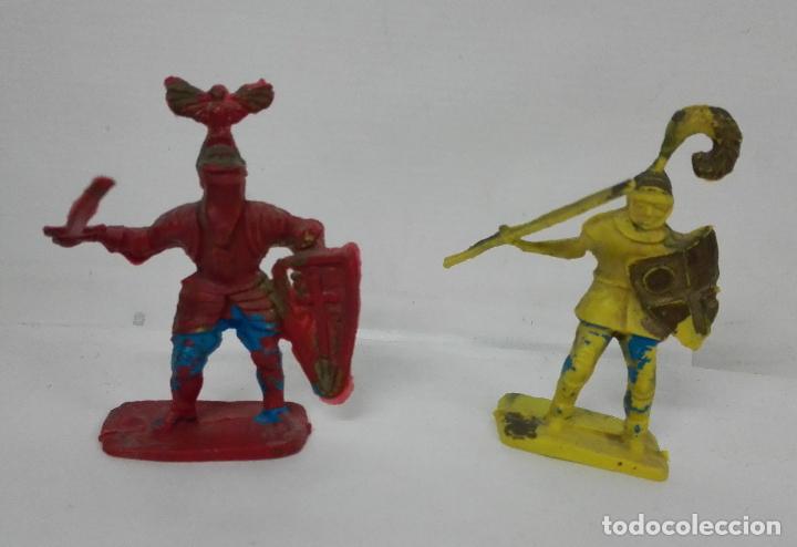 Figuras de goma y PVC: Dos medievales de Lafredo? - Foto 1