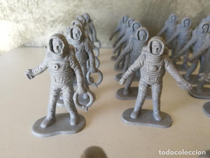 Figuras de goma y PVC: LOTE ASTRONAUTAS PVC - Foto 4