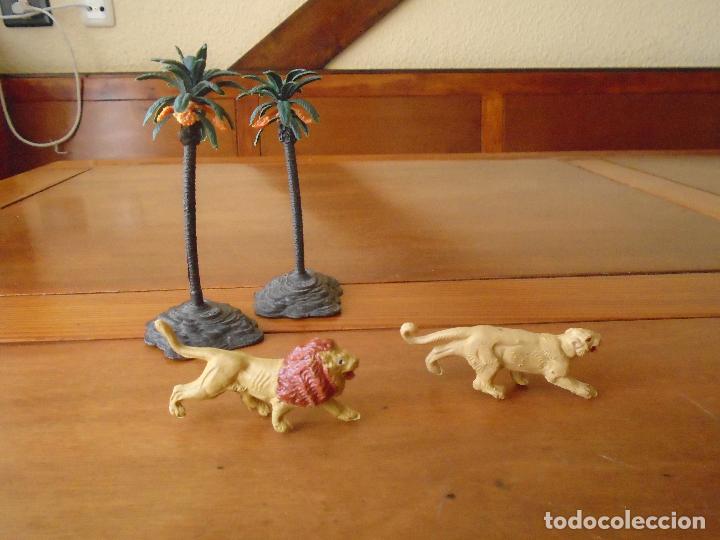 Figuras de Borracha e PVC: FIGURAS DE ANIMALES: ANTIGUA PAREJA DE LEONES EN GOMA O PL&Aacute;STICO. A&Ntilde;OS 60 PECH HERMANOS